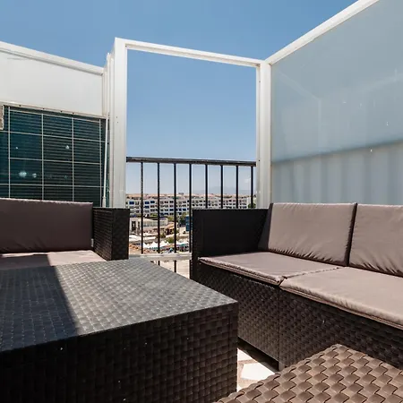 Stunning Penthouse With Sea Views And Private Parking In Puerto Banus *