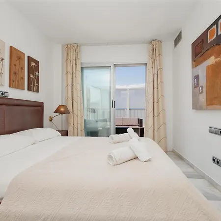 Stunning Penthouse With Sea Views And Private Parking In Puerto Banus Marbella
