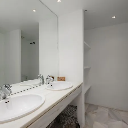 Stunning Penthouse With Sea Views And Private Parking In Puerto Banus Apartment