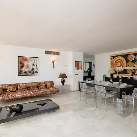 Stunning Penthouse With Sea Views And Private Parking In Puerto Banus