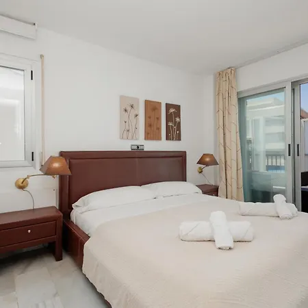 Stunning Penthouse With Sea Views And Private Parking In Puerto Banus Apartment
