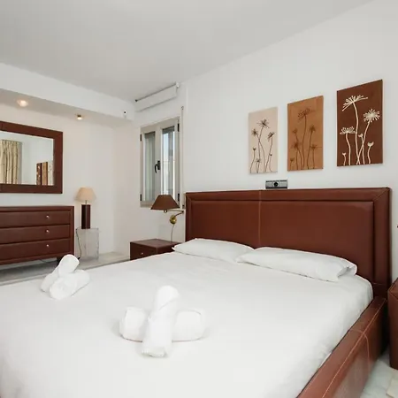 Stunning Penthouse With Sea Views And Private Parking In Puerto Banus *